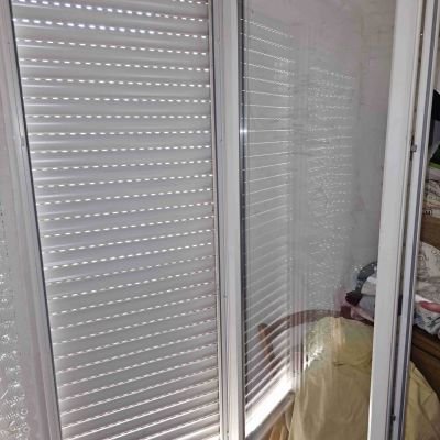 Fenêtre aluminium après pose du vitrage neuf