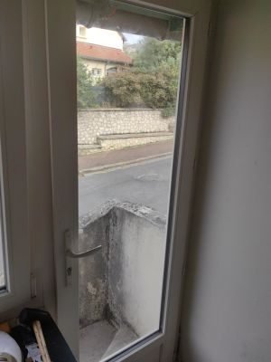 Vitrage remplacé sur une porte d’entrée