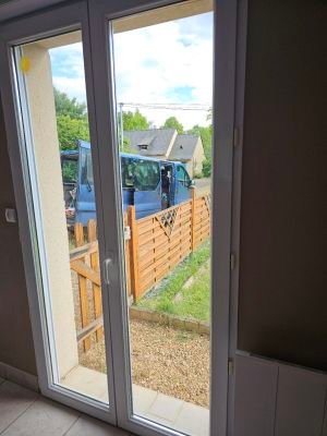 Double vitrage de sécurité monté sur une porte PVC
